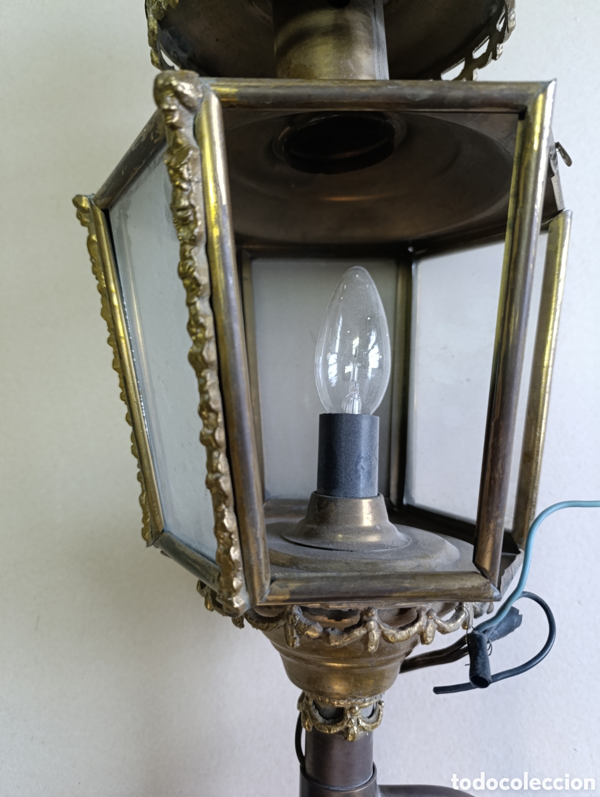 Antig&uuml;edades: FAROL DE CARRUAJE EN BRONCE Y CRISTAL. - Foto 5