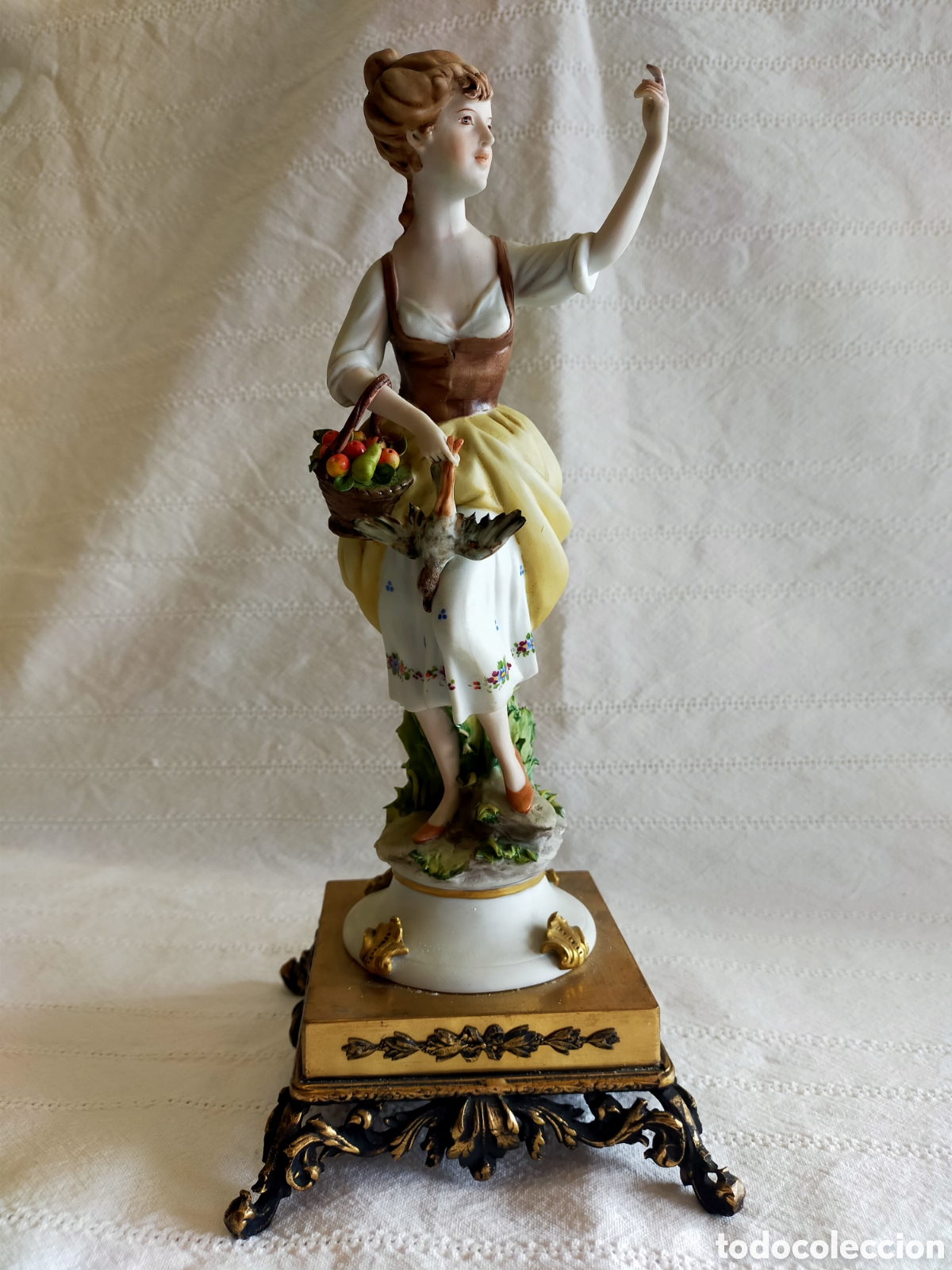 Antig&uuml;edades: Figura porcelana Capodimonte - Foto 1