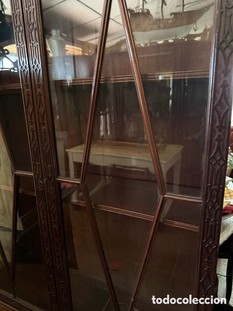 Antig&uuml;edades: Vitrina china en madera de caoba - Foto 3
