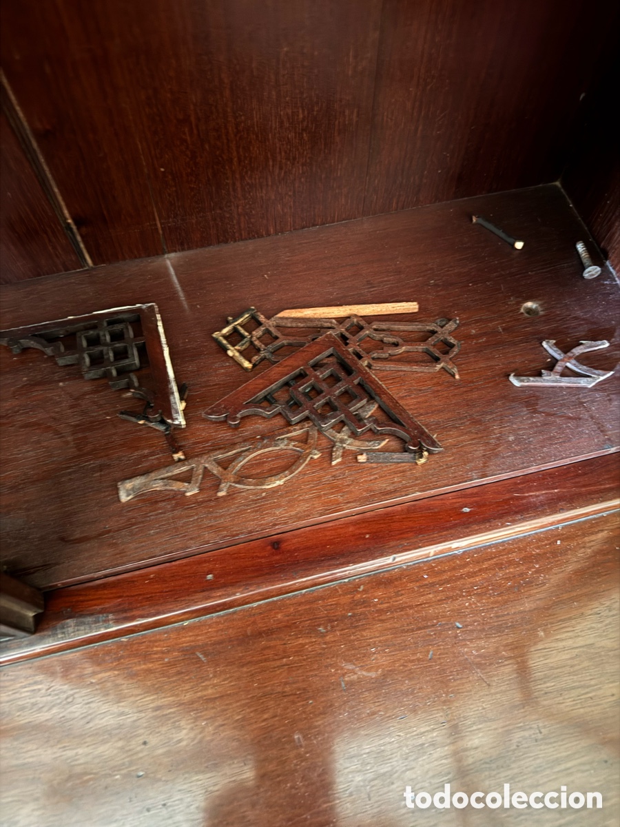 Antig&uuml;edades: Vitrina china en madera de caoba - Foto 9