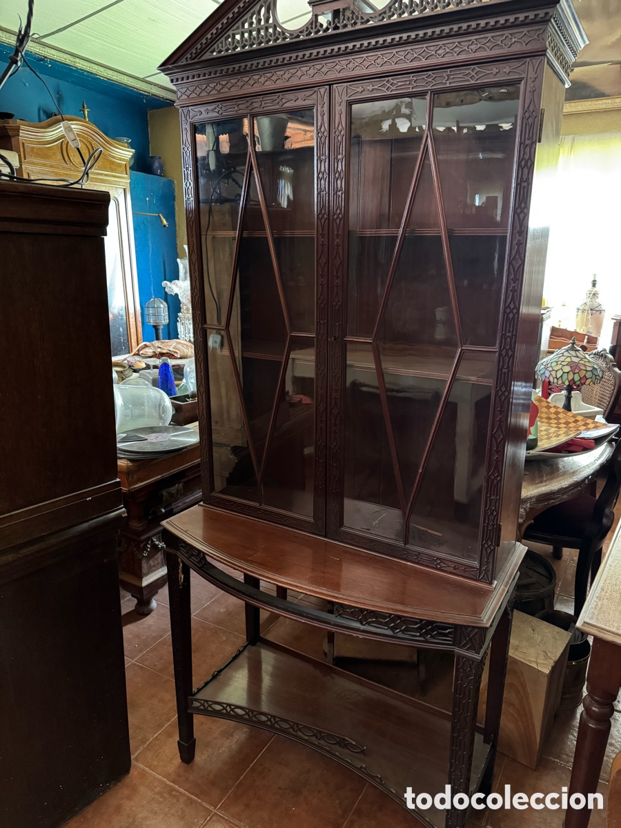 Antig&uuml;edades: Vitrina china en madera de caoba - Foto 1
