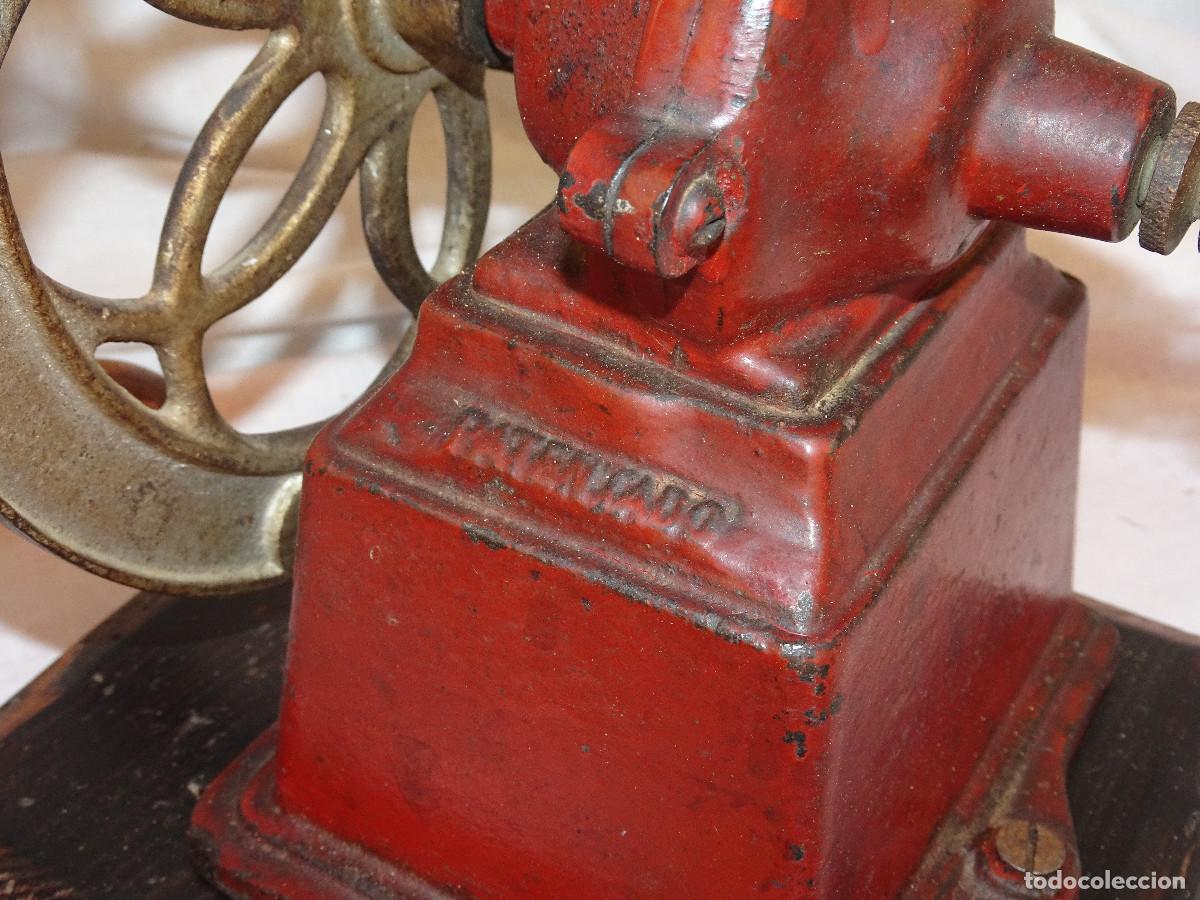 Antig&uuml;edades: Molinillo para moler cafe J.M.F. granate. - Foto 4