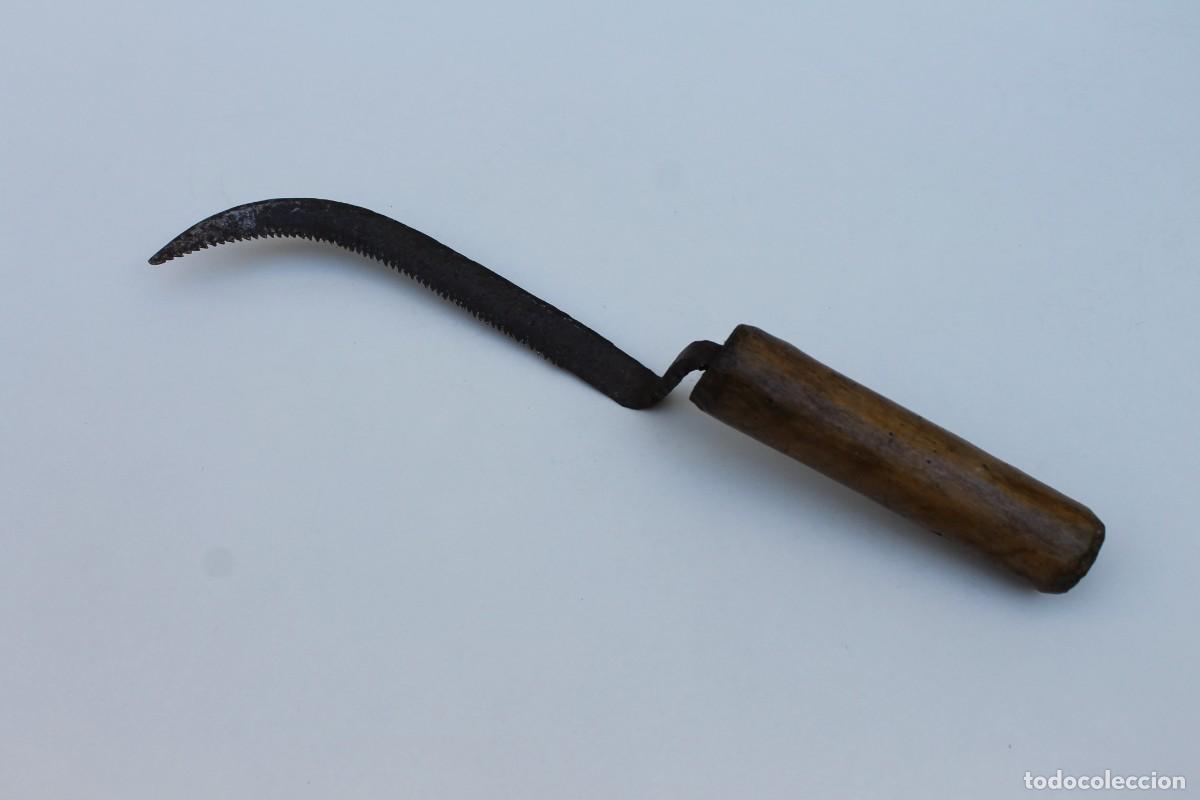 Antig&uuml;edades: MACHETA HOZ DE FORJA CON MANGO DE MADERA DE 30CM - Foto 1