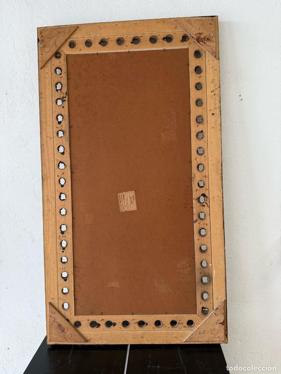Antig&uuml;edades: Espejo biselado con marco de madera dorado con orificios. - Foto 6