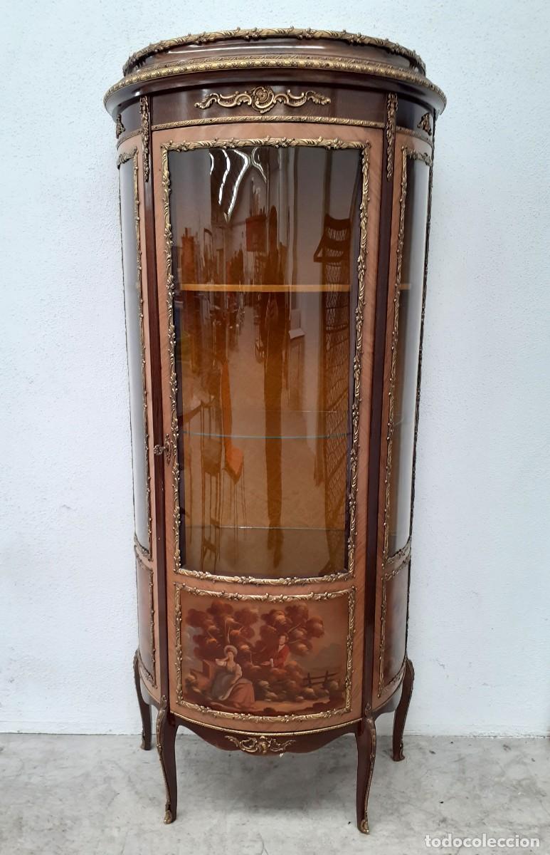 Antig&uuml;edades: Vitrina antigua estilo Luis XV - Foto 1