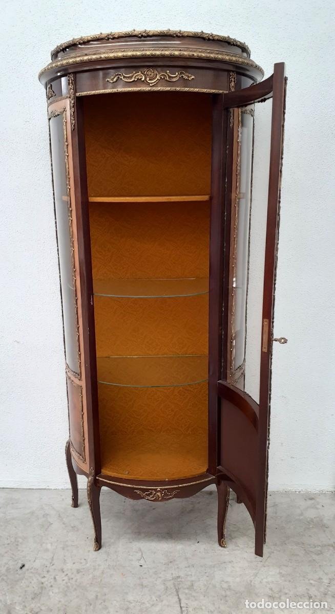 Antig&uuml;edades: Vitrina antigua estilo Luis XV - Foto 2