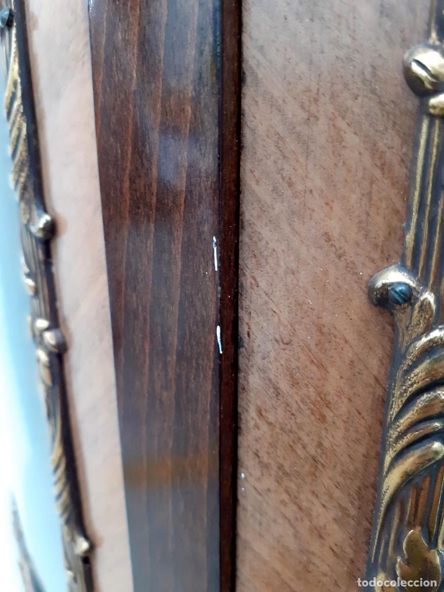 Antig&uuml;edades: Vitrina antigua estilo Luis XV - Foto 9