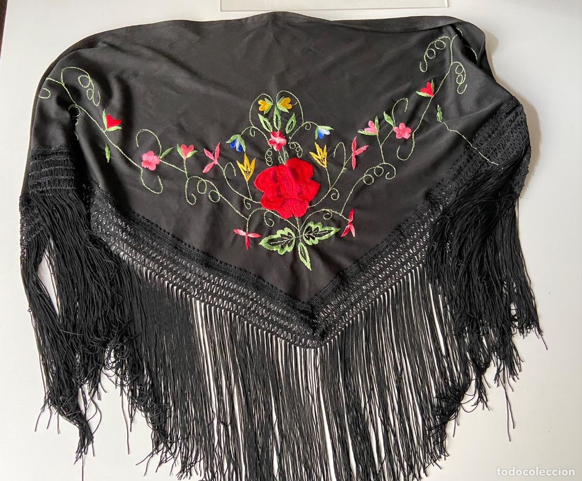 Antig&uuml;edades: 252-4. Mant&oacute;n negro bordado... - Foto 1