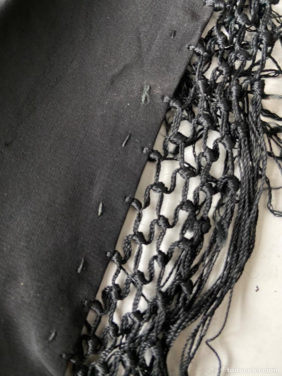 Antig&uuml;edades: 252-5. Mant&oacute;n negro bordado... - Foto 7