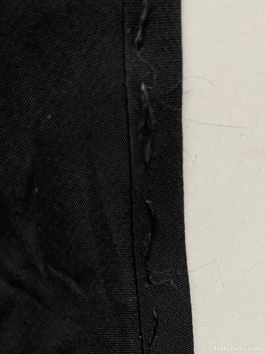 Antig&uuml;edades: 252-5. Mant&oacute;n negro bordado... - Foto 10