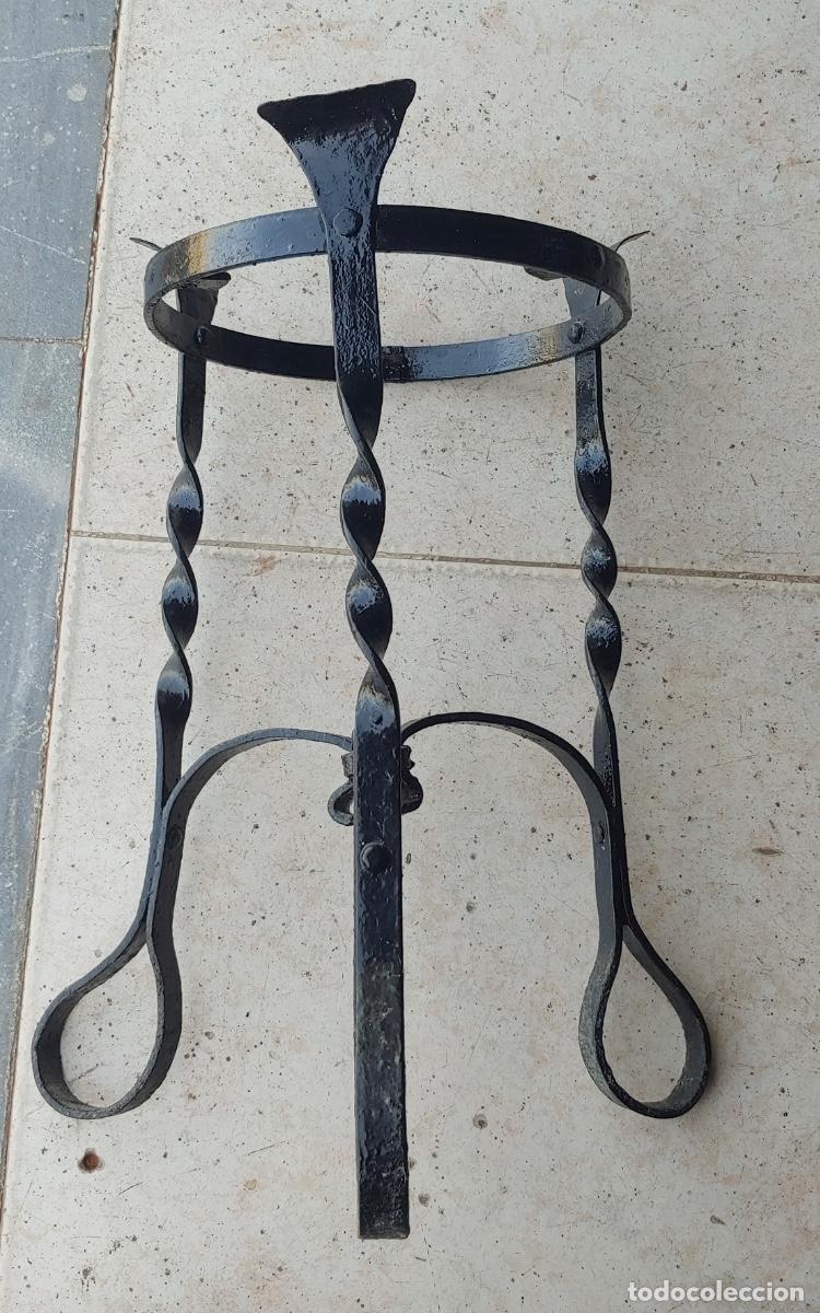 Antig&uuml;edades: Lote de 6 antiguos maceteros de forja - Foto 3
