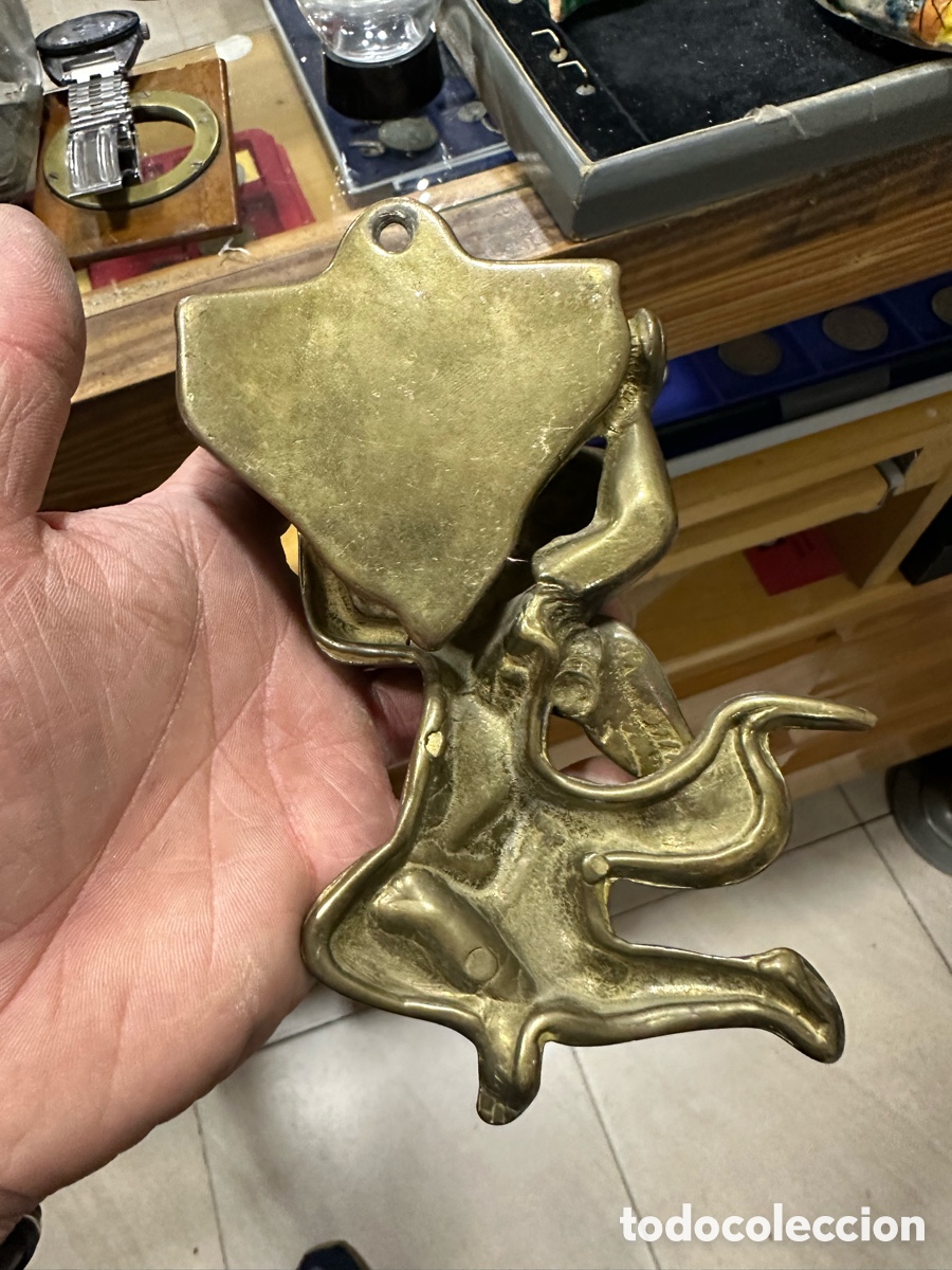 Antig&uuml;edades: Bonita benditera de bronce - Foto 3