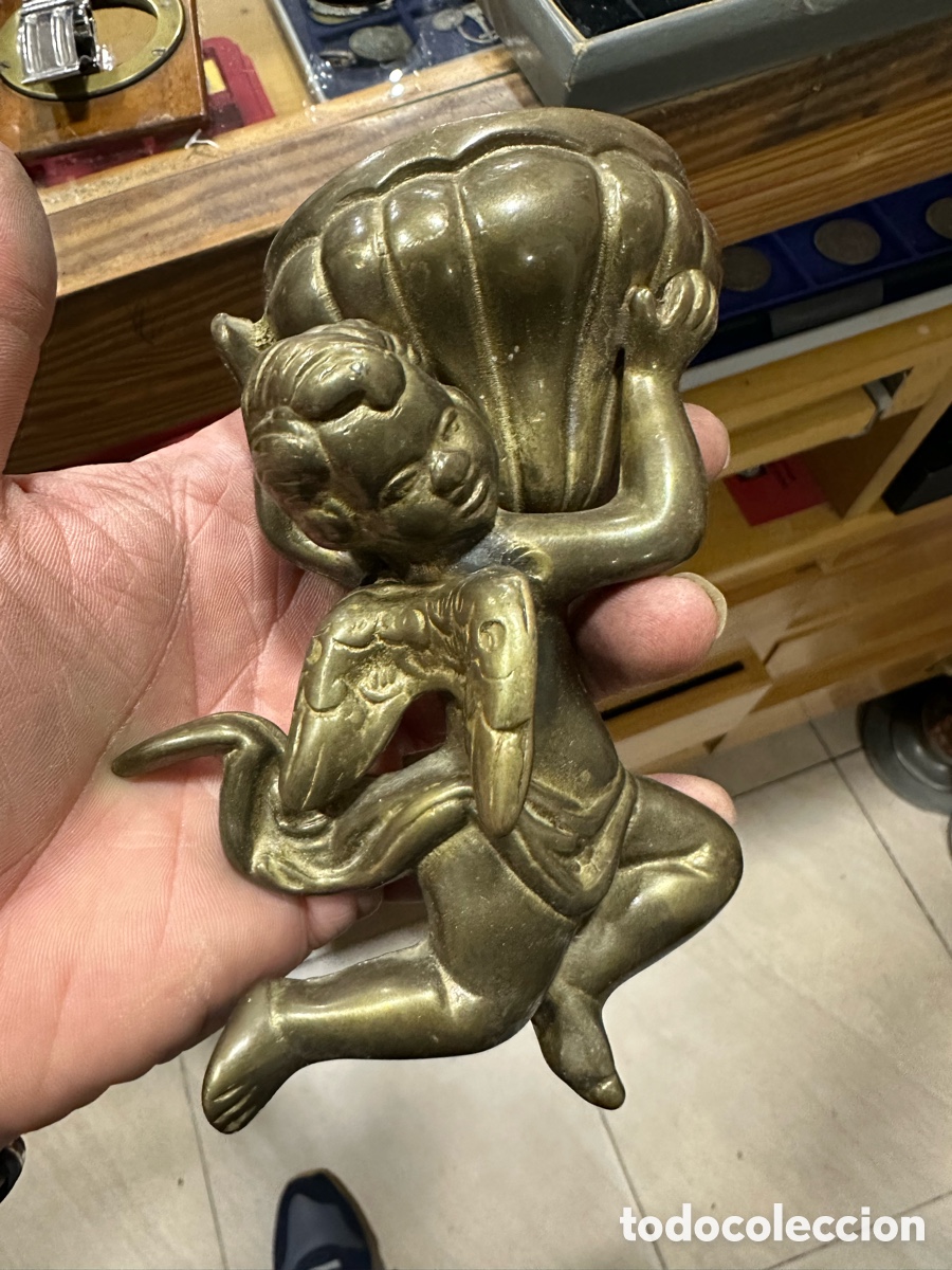 Antig&uuml;edades: Bonita benditera de bronce - Foto 1