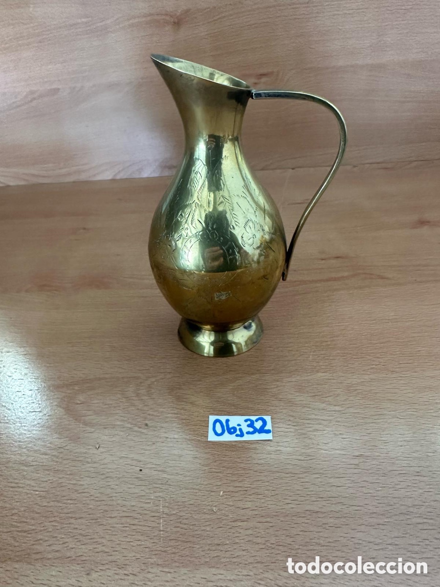Antig&uuml;edades: Jarra de agua de lat&oacute;n - Foto 2