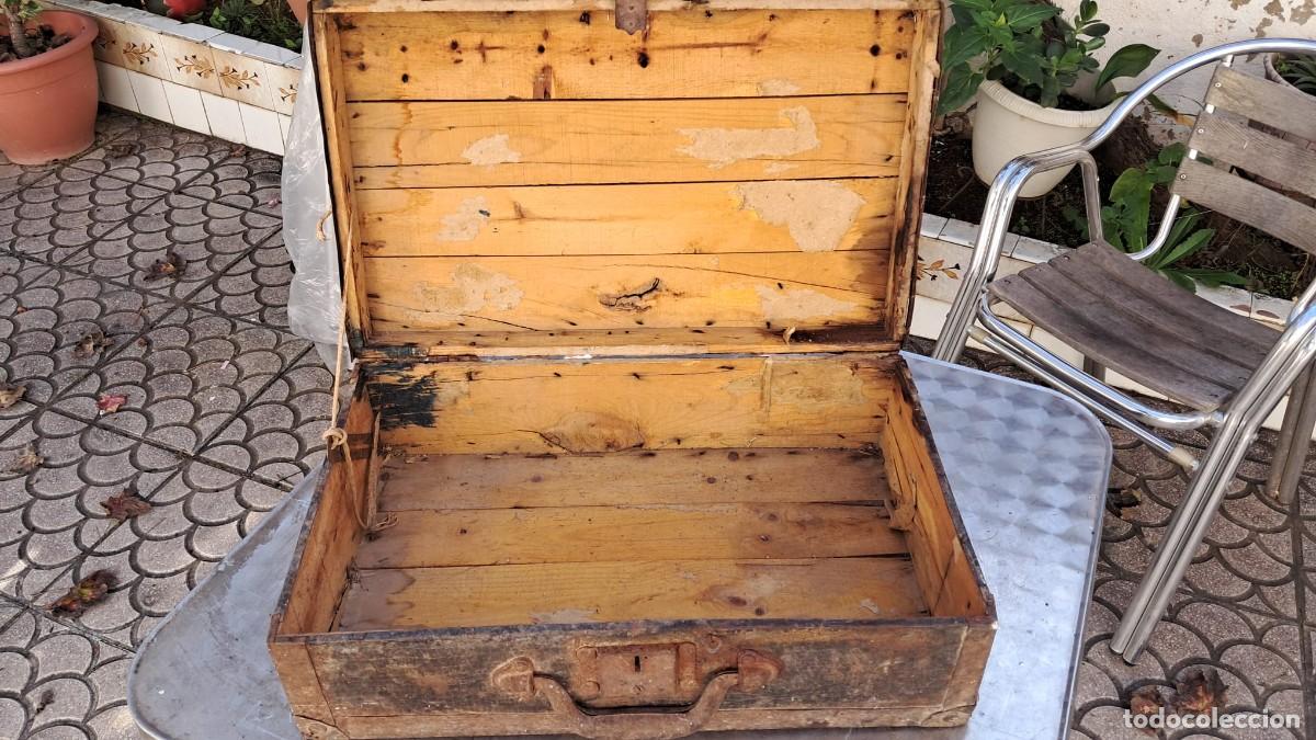 Antig&uuml;edades: DOS ANTIGUAS Y VIEJAS MALETAS - Foto 2