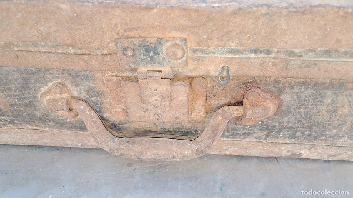 Antig&uuml;edades: DOS ANTIGUAS Y VIEJAS MALETAS - Foto 3