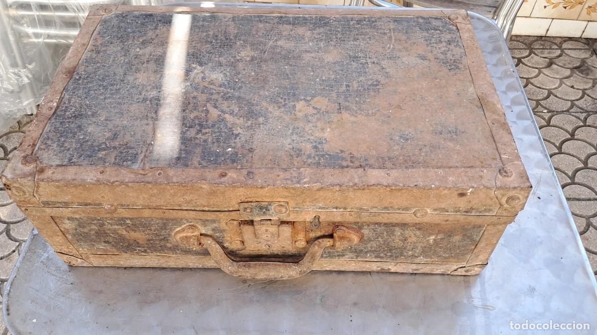 Antig&uuml;edades: DOS ANTIGUAS Y VIEJAS MALETAS - Foto 9