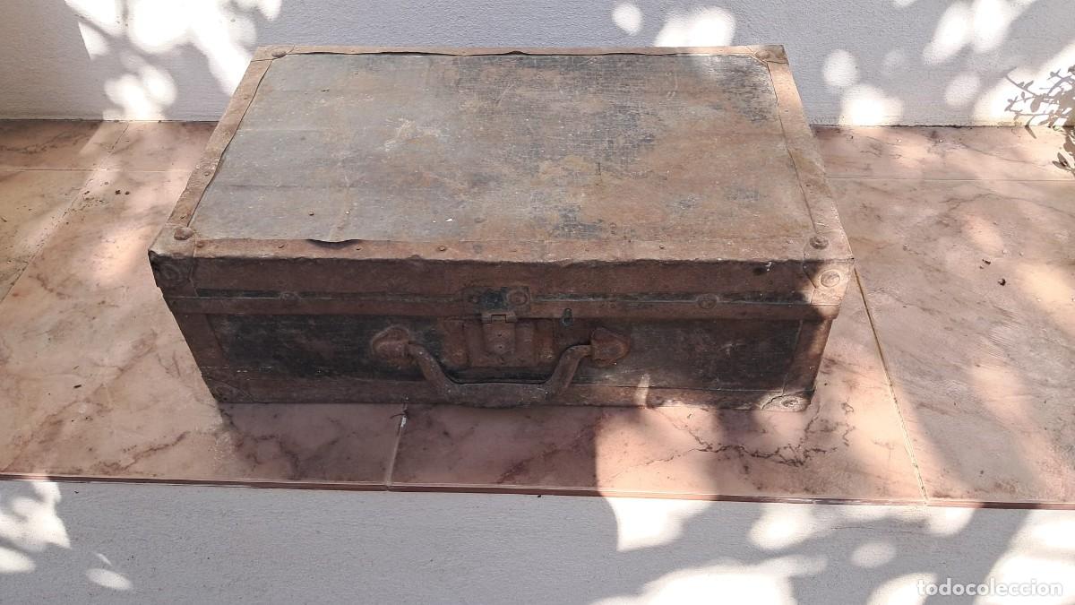 Antig&uuml;edades: DOS ANTIGUAS Y VIEJAS MALETAS - Foto 10