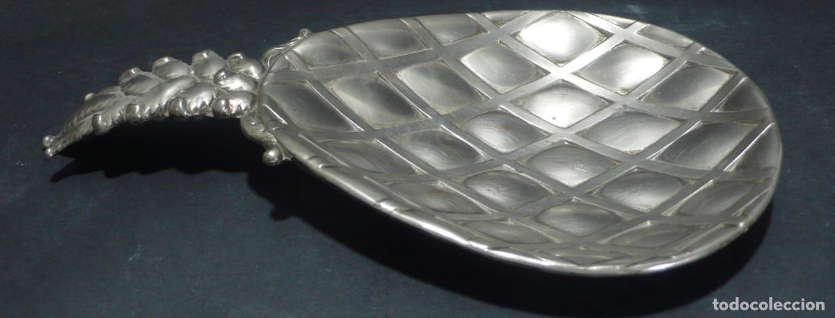 Antig&uuml;edades: PEQUE&Ntilde;A BANDEJA DE METAL - Foto 1