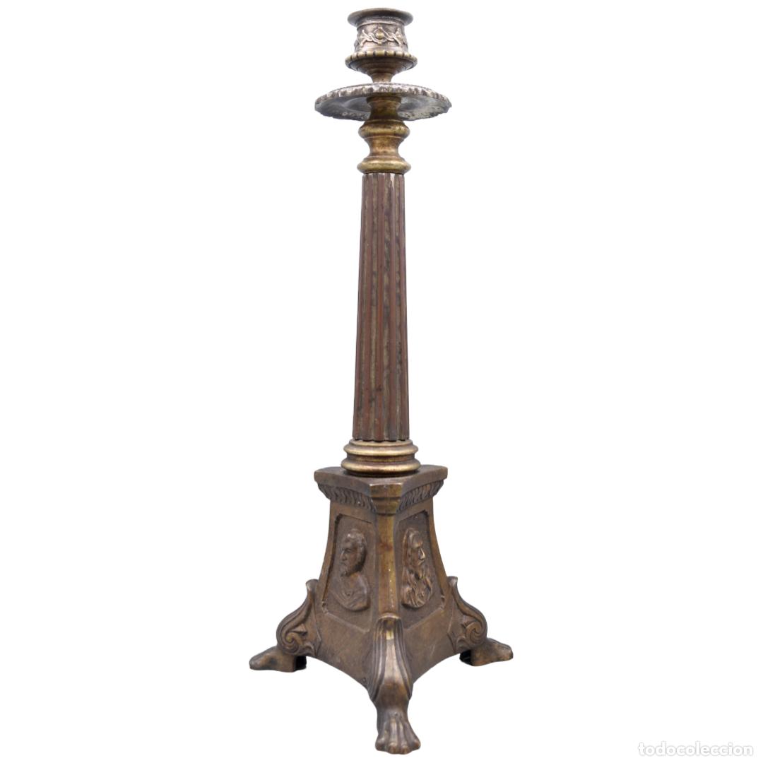 Antig&uuml;edades: Candelero bronce / lat&oacute;n - Religioso - Foto 1