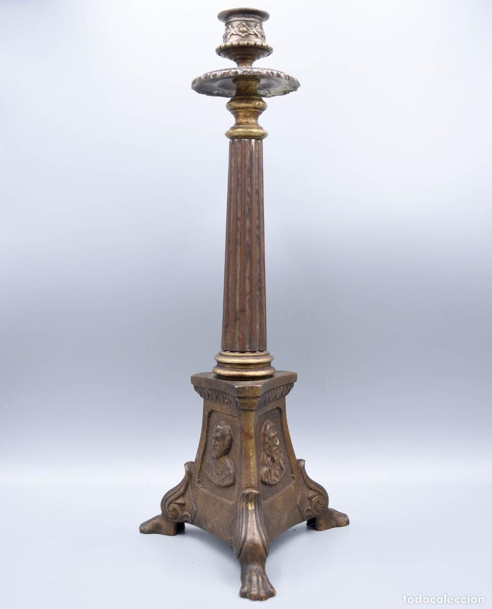 Antig&uuml;edades: Candelero bronce / lat&oacute;n - Religioso - Foto 2