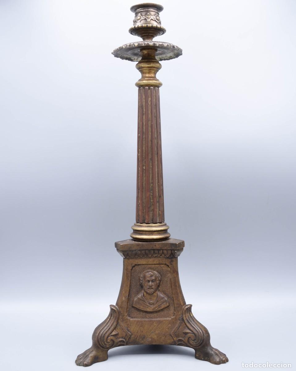 Antig&uuml;edades: Candelero bronce / lat&oacute;n - Religioso - Foto 5