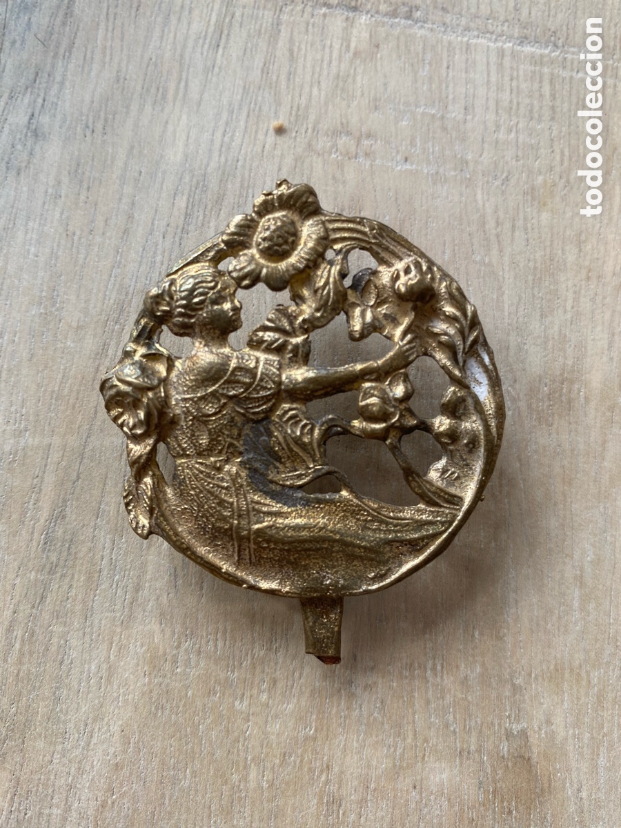 Antiques: PRECIOSO Y ANTIGUO APLIQUE PIEZA DECORATIVA EN LAT&Oacute;N MODERNISTA DECORACI&Oacute;N FLORAL y MUJER