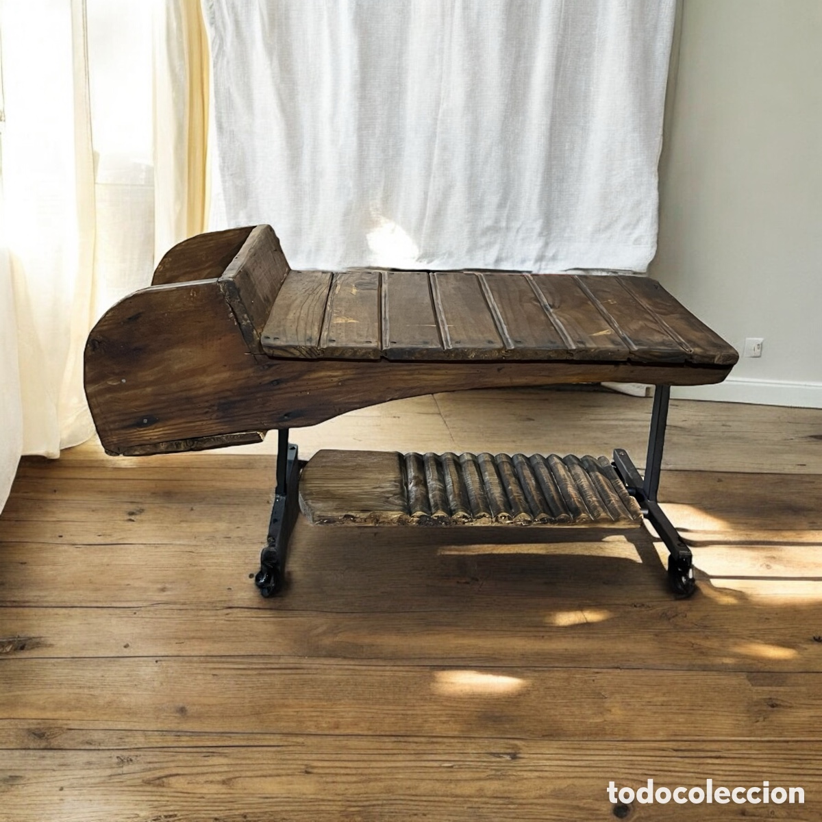Antig&uuml;edades: Mesa de centro &ldquo;Lavandera&rdquo; - Foto 1