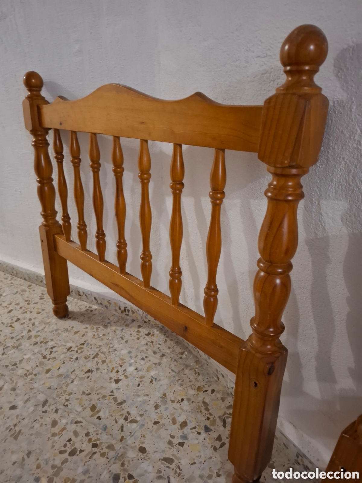 Antig&uuml;edades: Cabecero y pie madera pino 90 - Foto 2