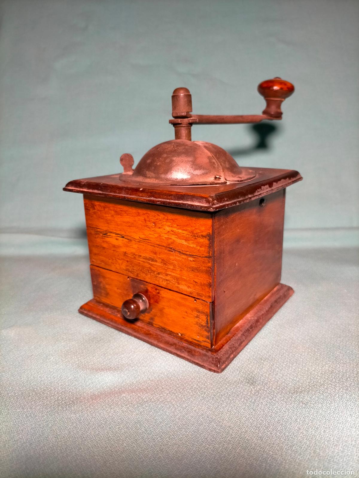 Antiguidades: Molinillo de caf&eacute; antiguo decorativo de madera y hierro con manivela y caj&oacute;n a&ntilde;os 50