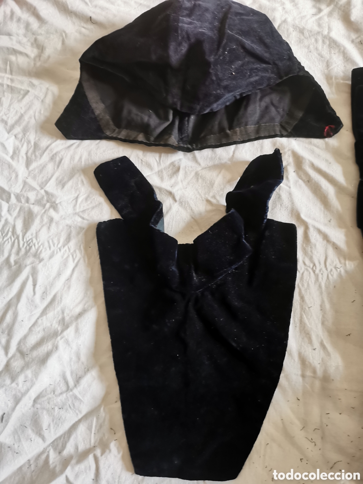 Antig&uuml;edades: Pechera, capota y lazo terciopelo - Foto 2