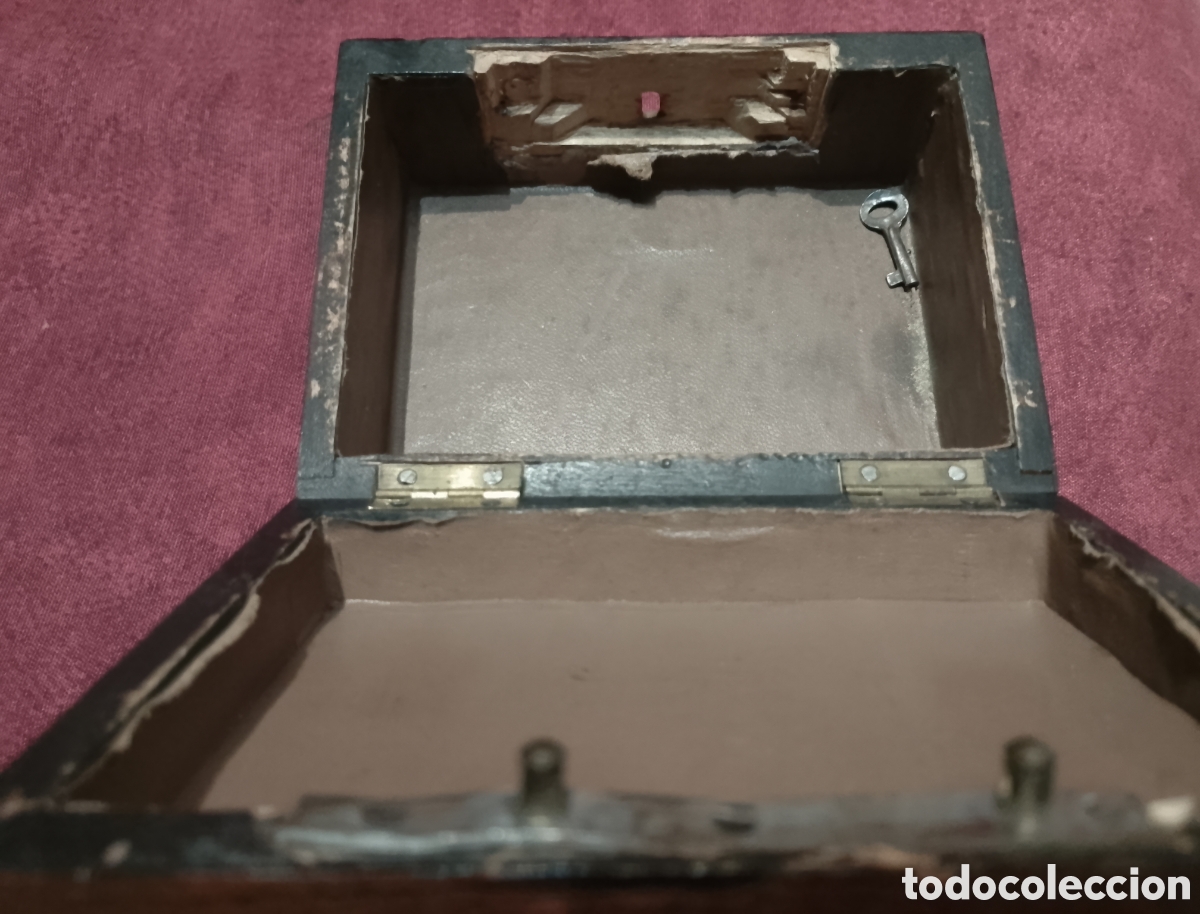 Antig&uuml;edades: Antigua caja de madera tallada y taracea. - Foto 3