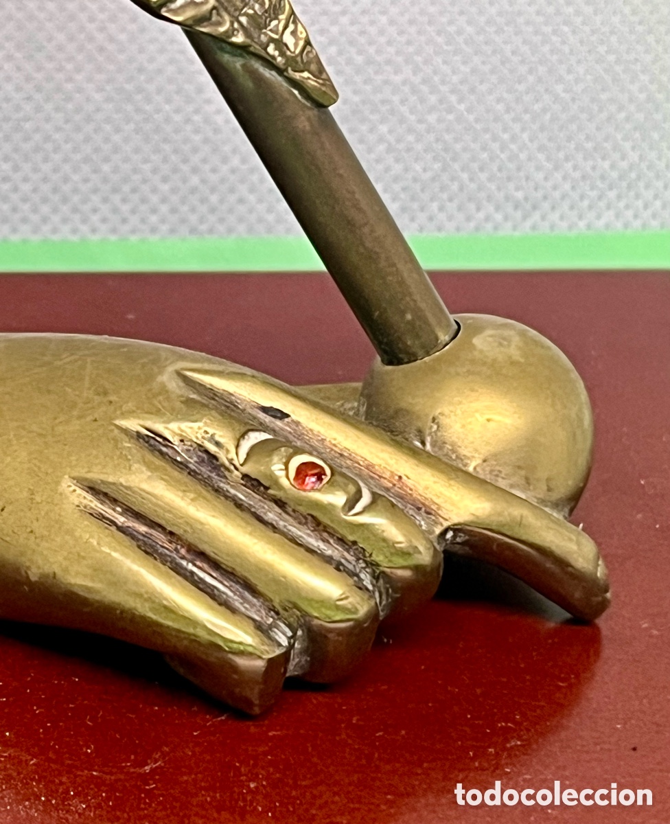 Antig&uuml;edades: &ldquo; MANO CON PLUMA &ldquo; DE BRONCE ANTIGUA - Foto 2