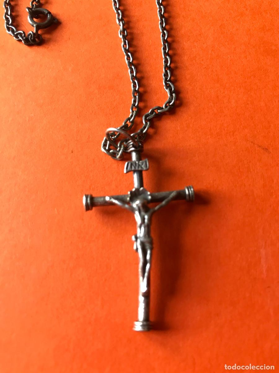 Antig&uuml;edades: Cruz de plata con su cadena - Foto 1