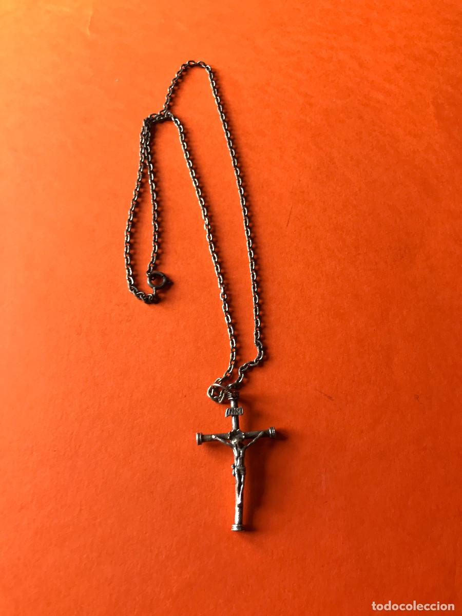 Antig&uuml;edades: Cruz de plata con su cadena - Foto 2