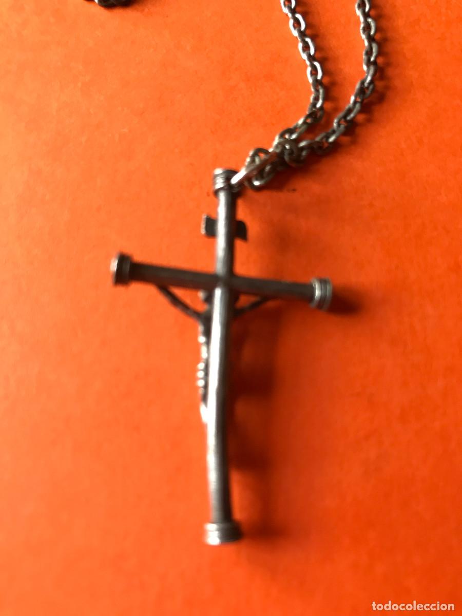 Antig&uuml;edades: Cruz de plata con su cadena - Foto 3