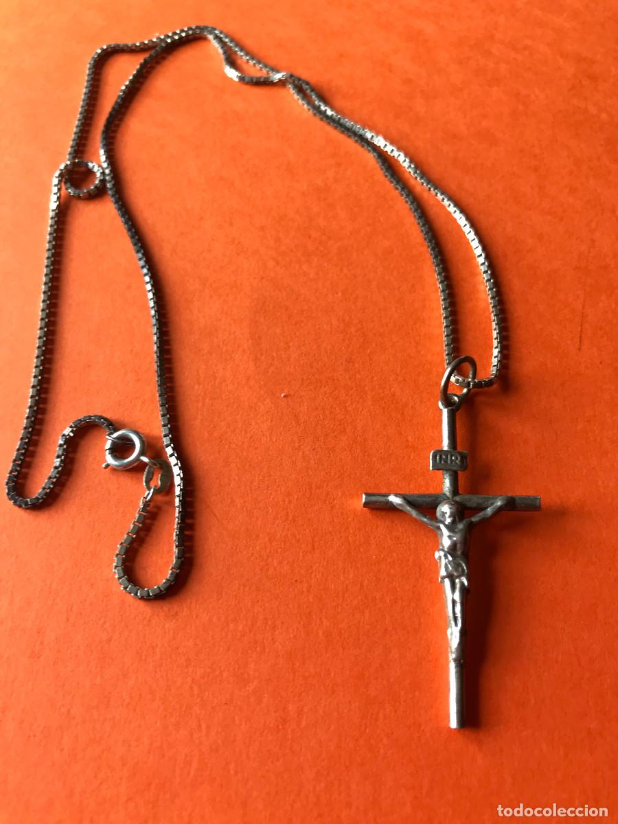 Antig&uuml;edades: Cruz de plata con su cadena - Foto 1