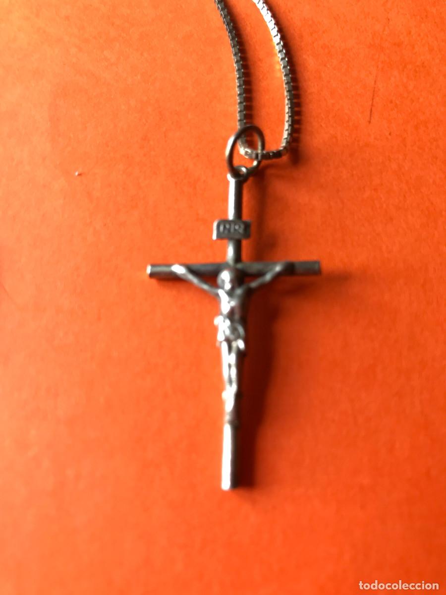 Antig&uuml;edades: Cruz de plata con su cadena - Foto 2