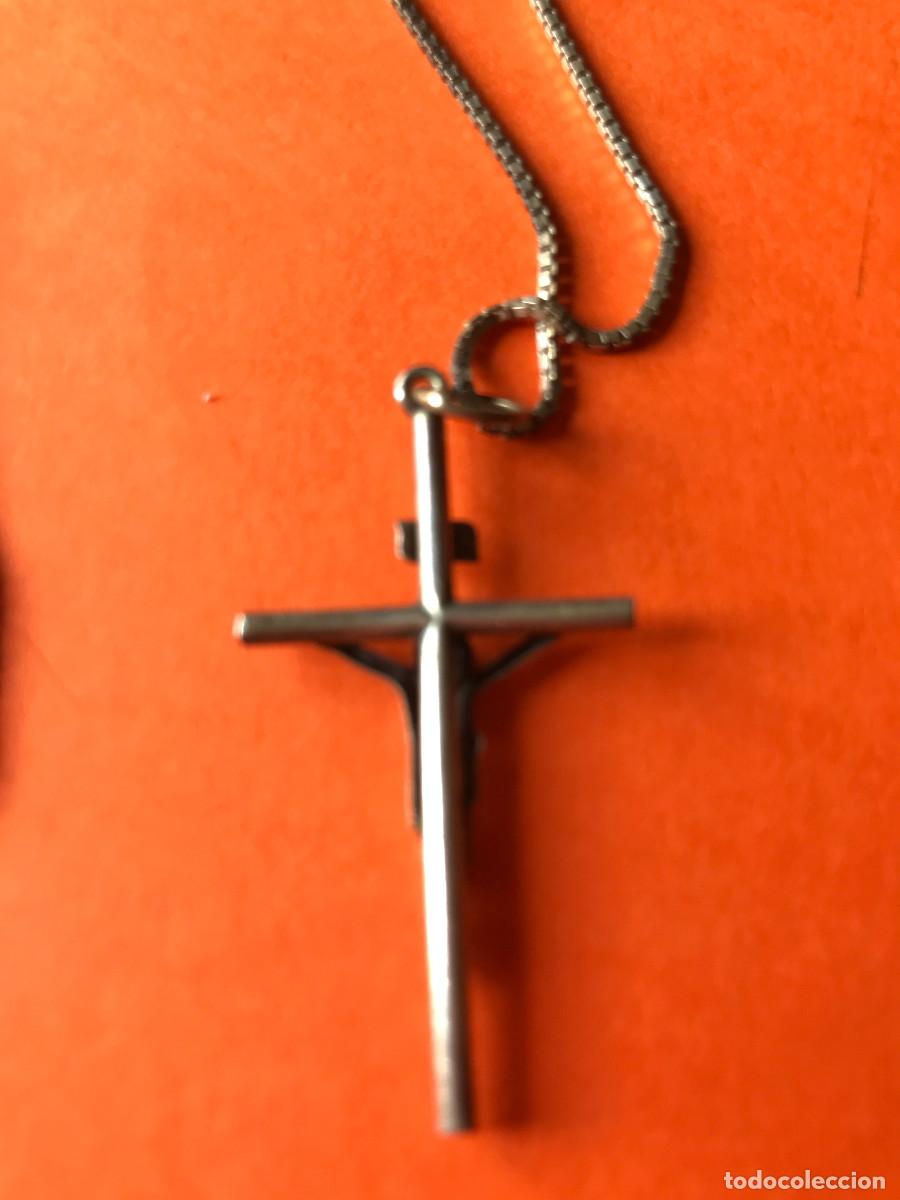 Antig&uuml;edades: Cruz de plata con su cadena - Foto 3