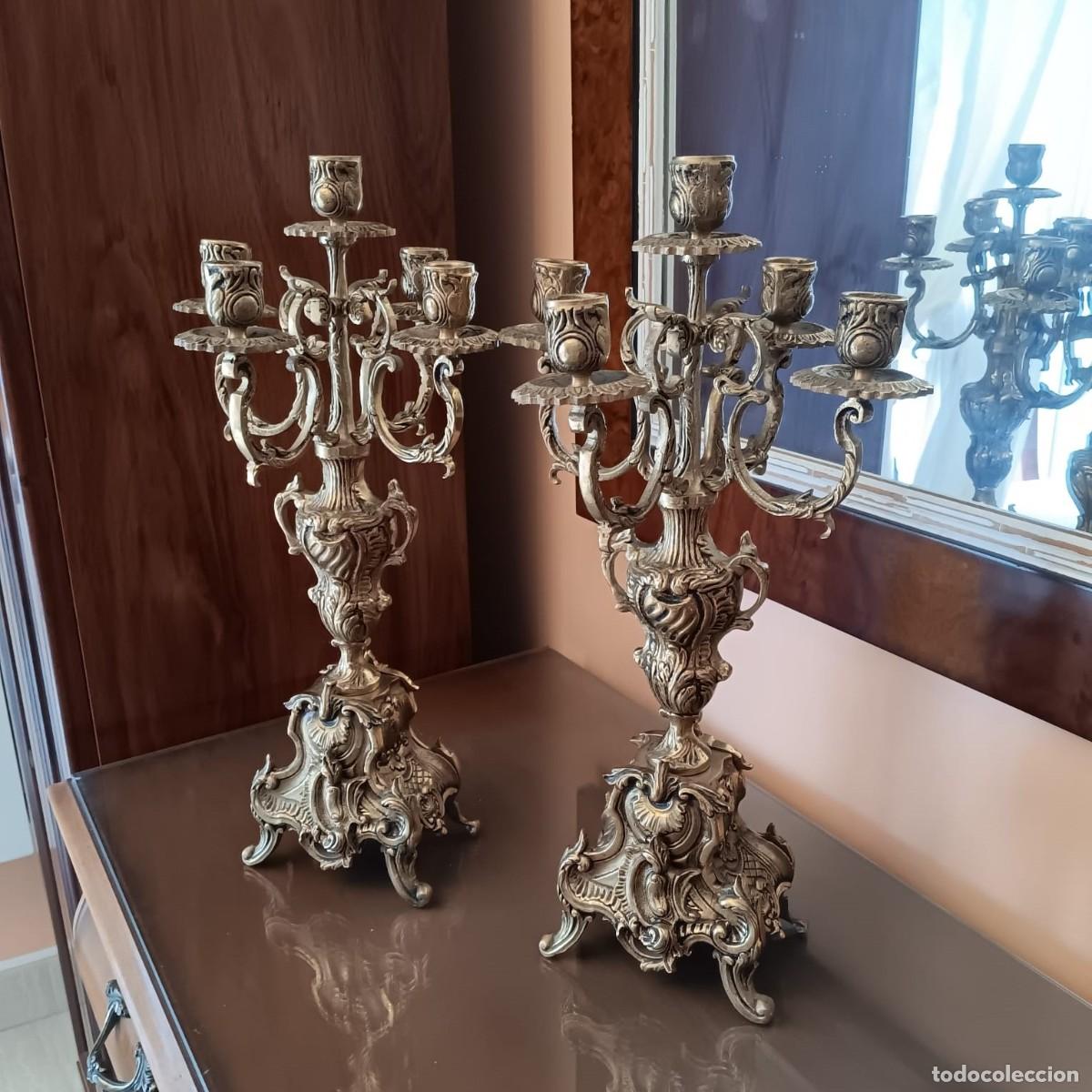 Antig&uuml;edades: PAREJA DE CANDELABROS DE BRONCE - Foto 1