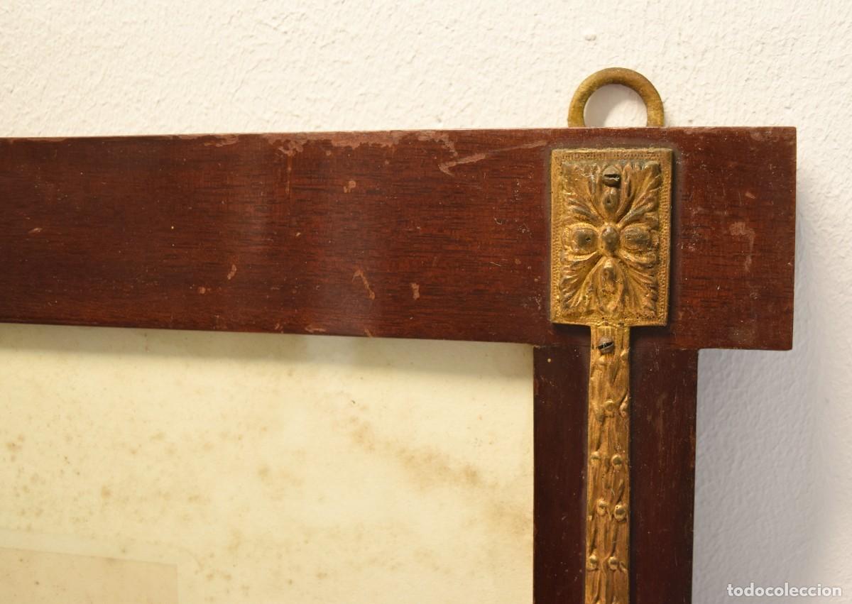 Antig&uuml;edades: Marco de madera con remates de lat&oacute;n - Foto 4