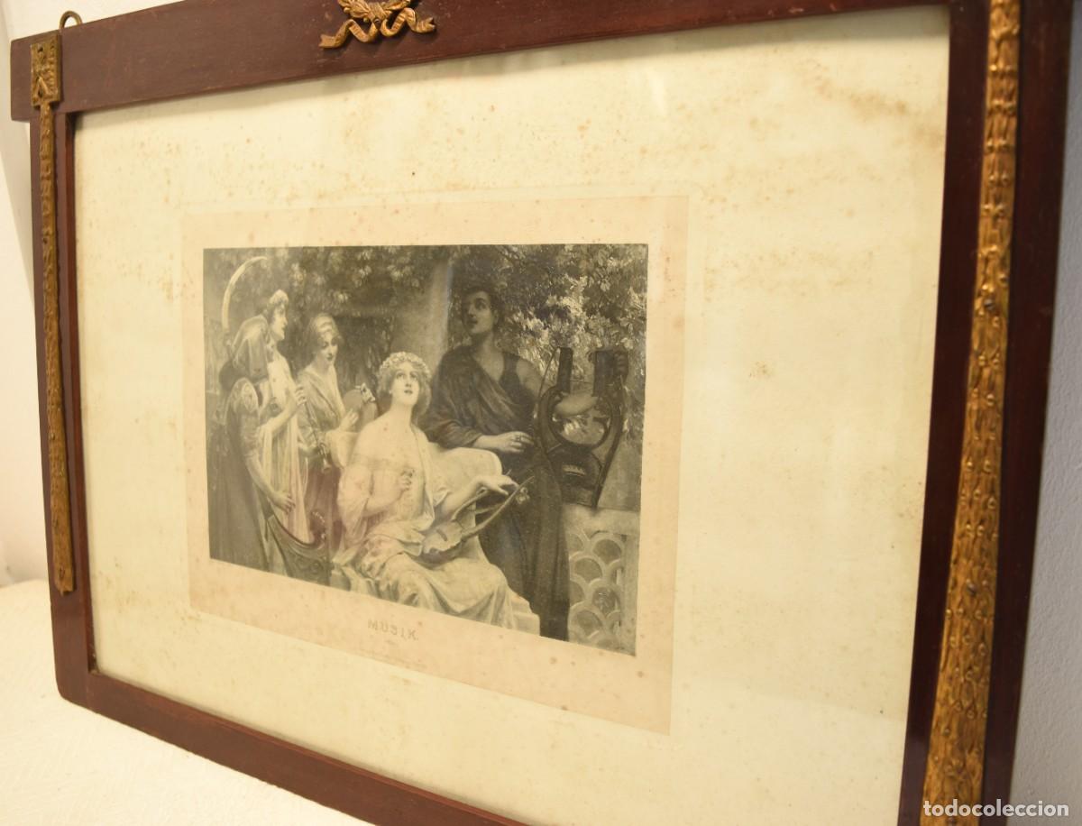 Antig&uuml;edades: Marco de madera con remates de lat&oacute;n - Foto 5