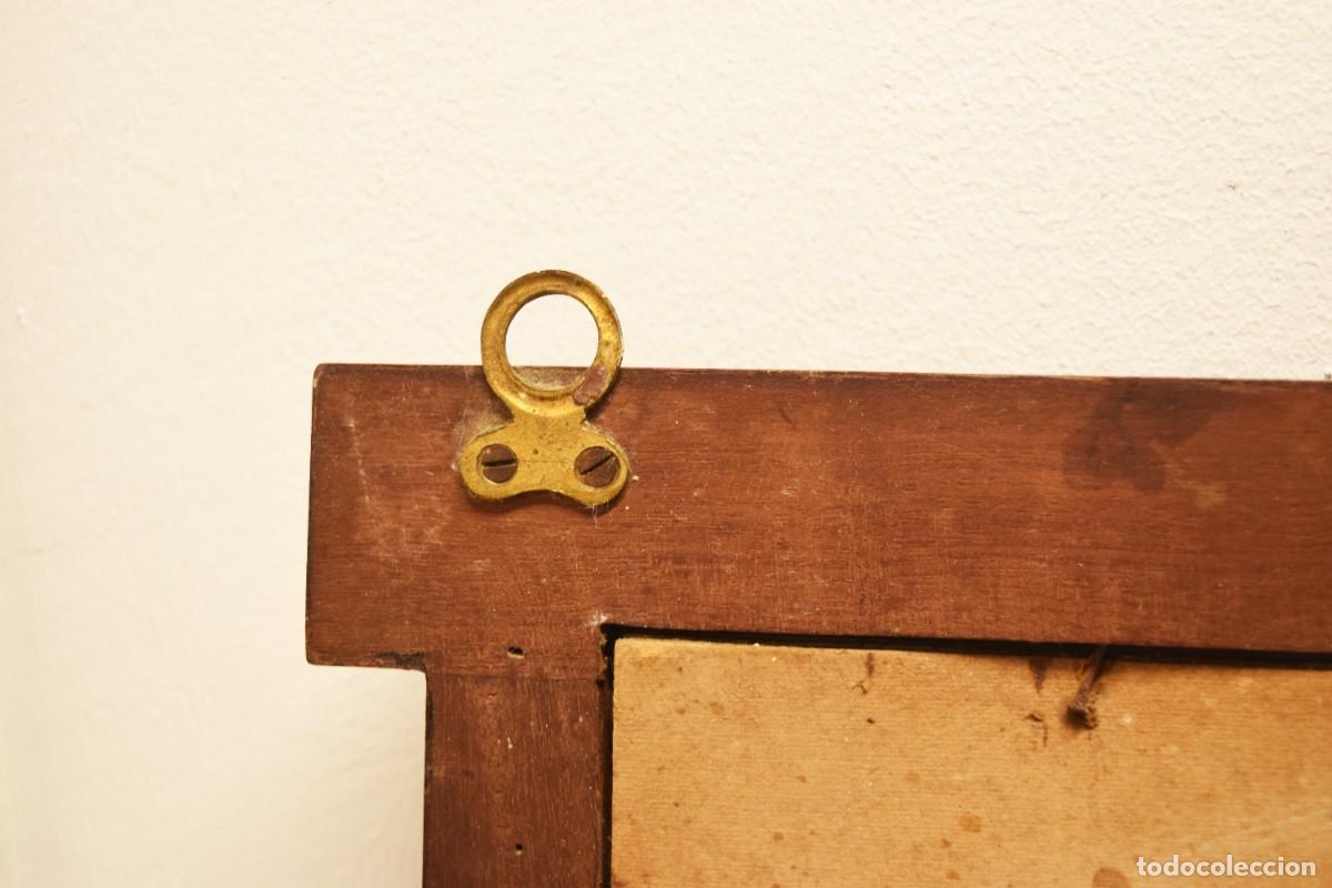 Antig&uuml;edades: Marco de madera con remates de lat&oacute;n - Foto 9