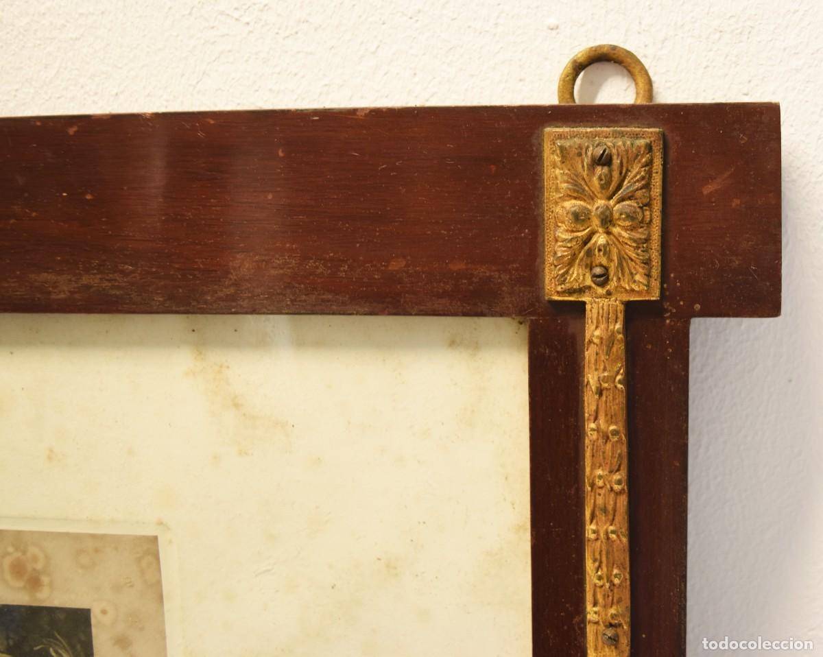 Antig&uuml;edades: Marco de madera con remates de lat&oacute;n - Foto 4