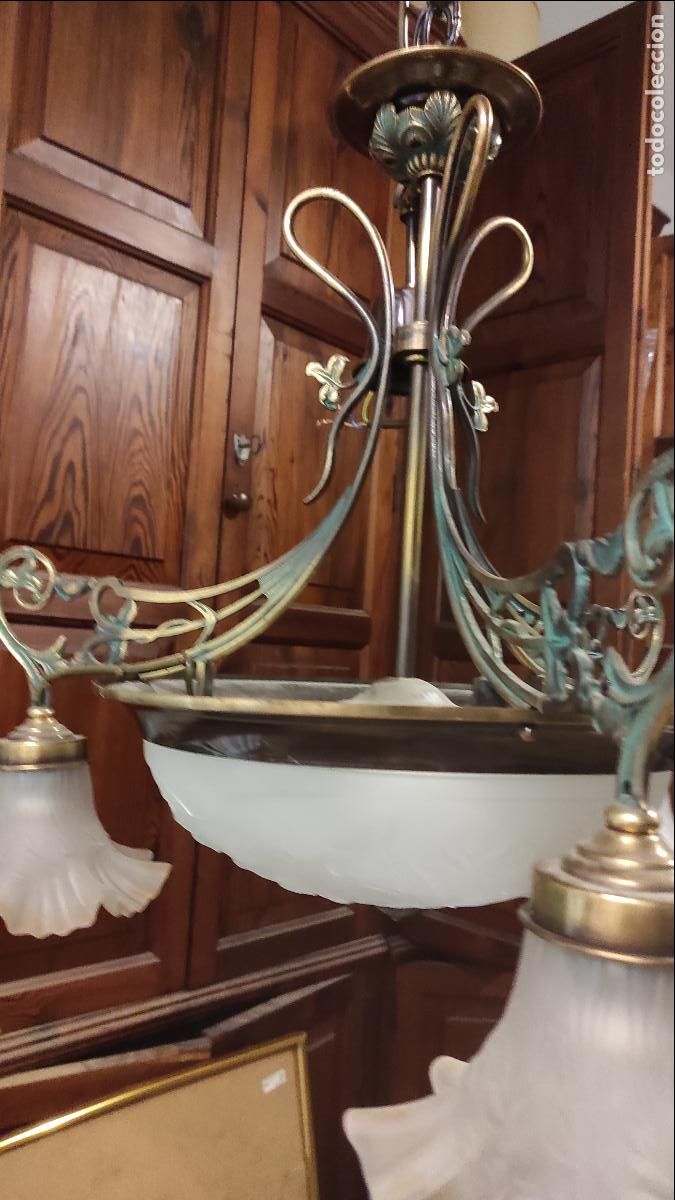 Antig&uuml;edades: lampara de techo con tulipas y bronce - Foto 2