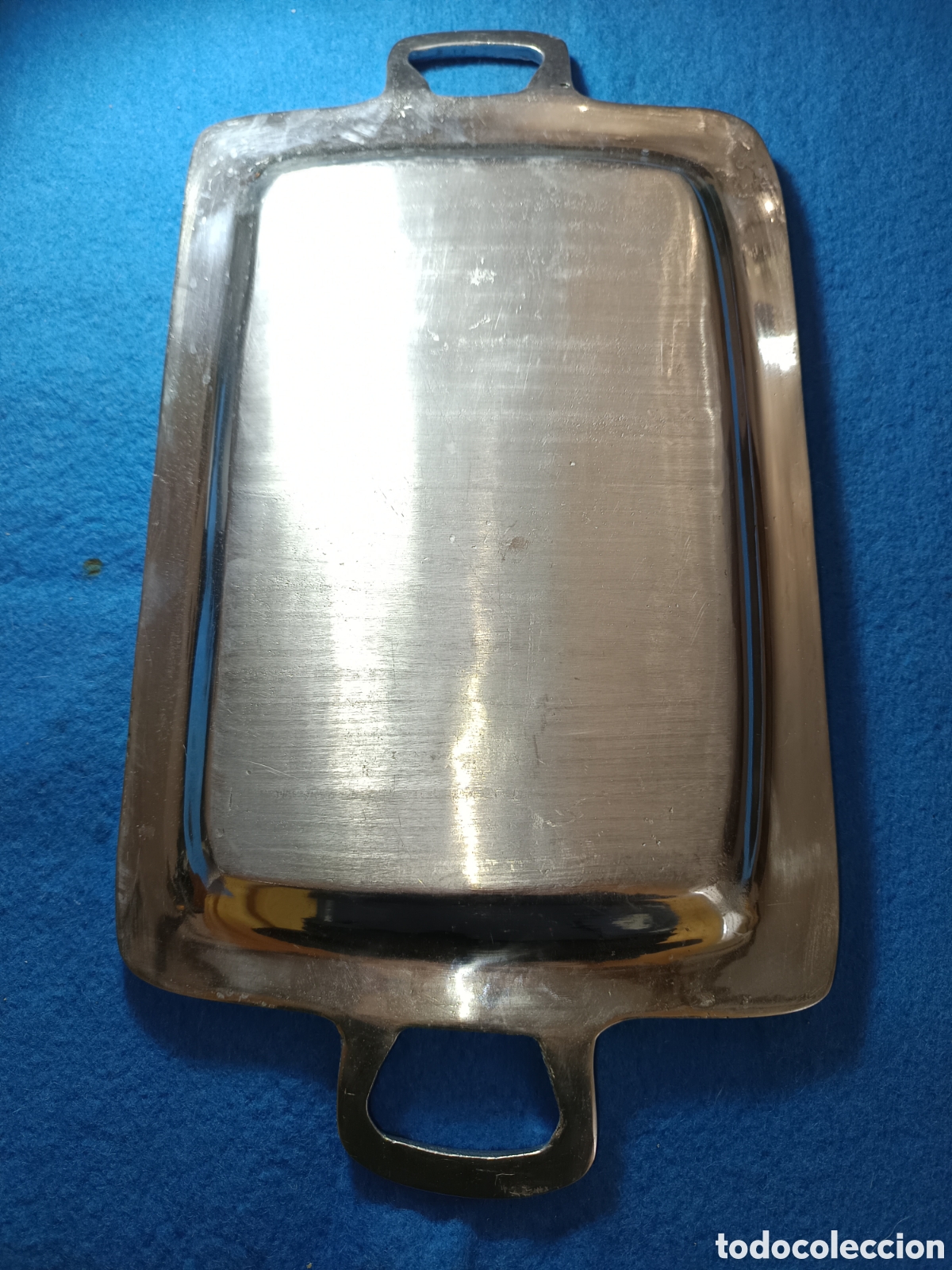 Antig&uuml;edades: bandeja de aluminio con asas y borde decorado - Foto 7