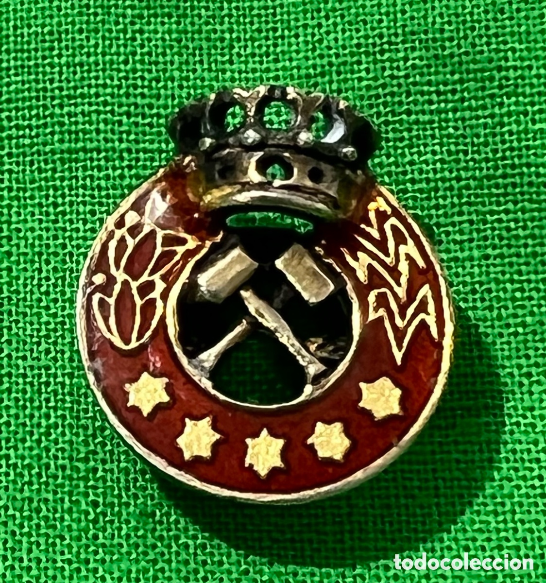 Antig&uuml;edades: ANTIGUA INSIGNIA EN PLATA Y ESMALTE - Foto 1
