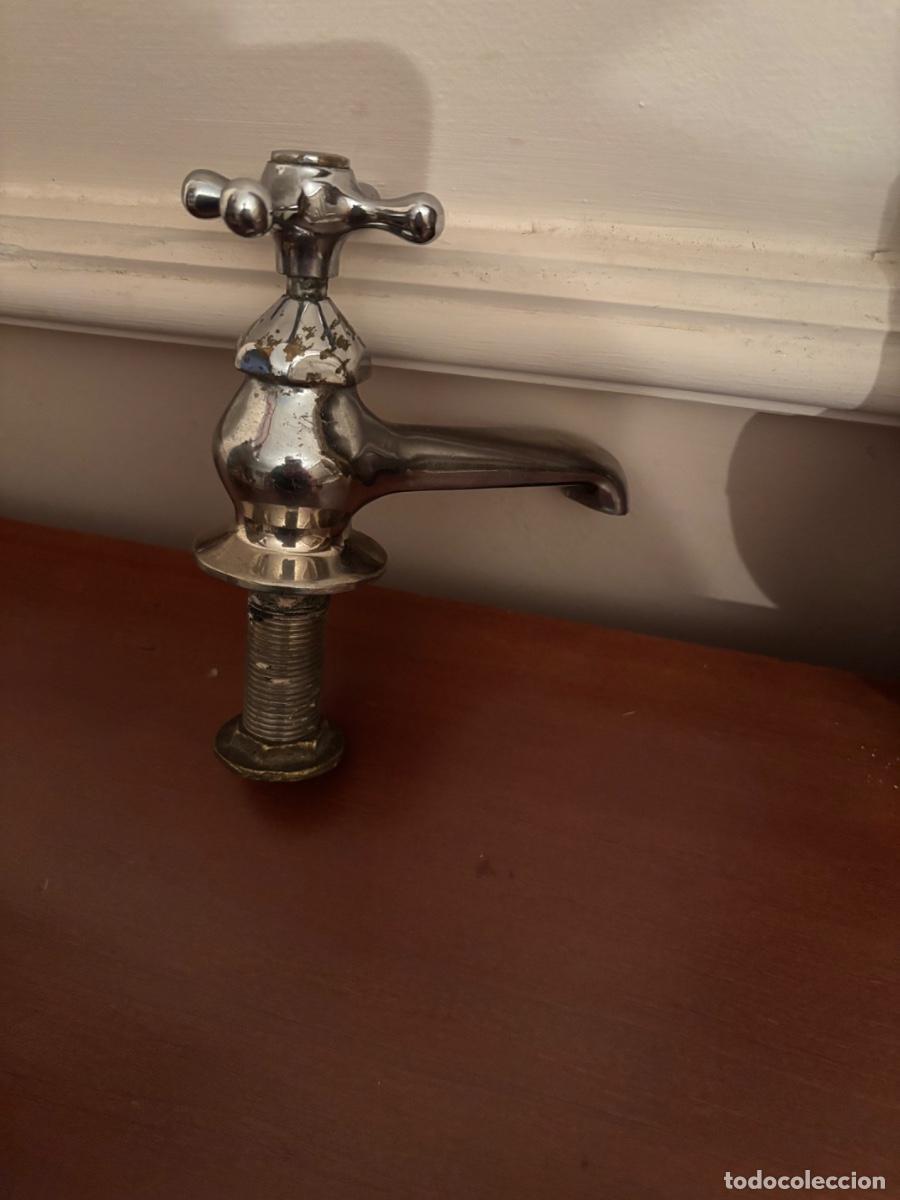 Antig&uuml;edades: Antiguo grifo cromado - Foto 2