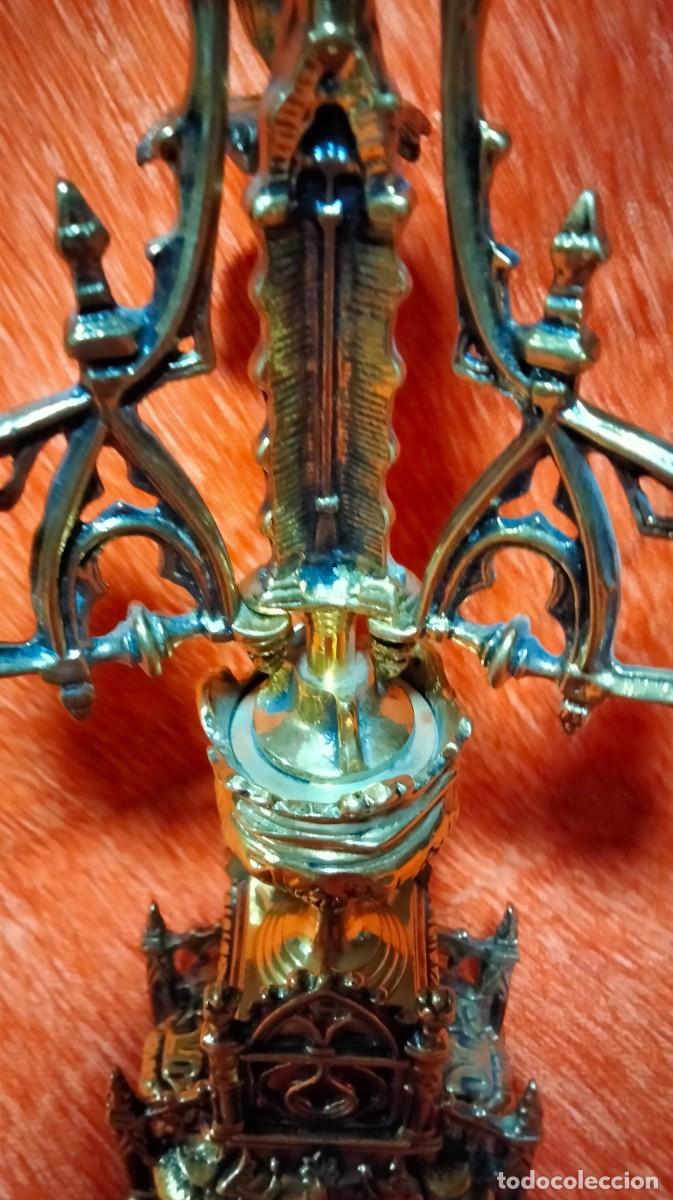 Antig&uuml;edades: porta velas de bronce macizo - Foto 6