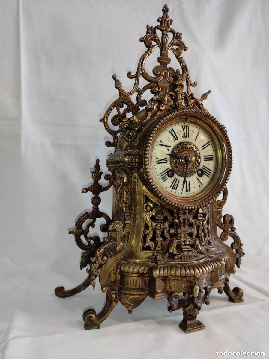 Antig&uuml;edades: Antiguo reloj de p&eacute;ndulo g&oacute;tico franc&eacute;s de bronce - Foto 2